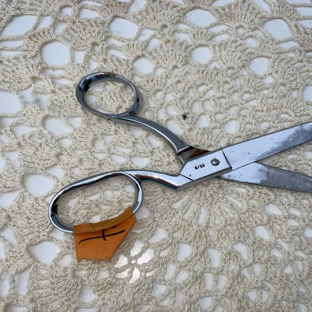 Vintage Triomphe 55/8 sewing scissors 4